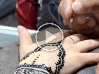 I wnt in one shop and watched some henna marking.