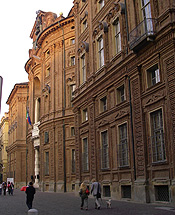 t_exterior.jpg - 26247 Bytes