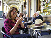 Sally in caffe