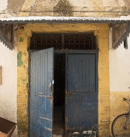 cresteddoor