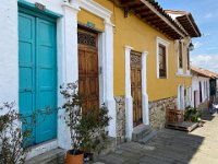 First walkaround - wonderful small and colorful streets in La Candeleria