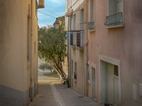 A walk in Bouzigues at twilight