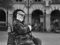Waiting in Plaid - Place des Vosges