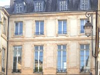 Entering one of my favorite spots - Place des Vosges