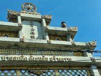 Both Chinese and Thai writing on this unknown building