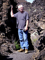 t_EdcomingfromRock.jpg - 21860 Bytes